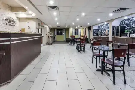 Microtel Inn & Suites by Wyndham Ft. Worth North/At Fossil - 14