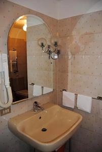 Del Viale - 18