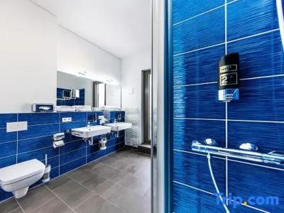 Best Western Plus Royal Suites - 31