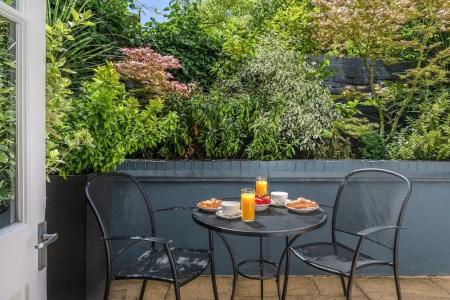 The Resident Kensington - 35