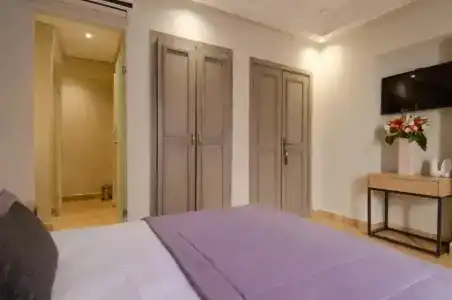 Riad Ayni - 29