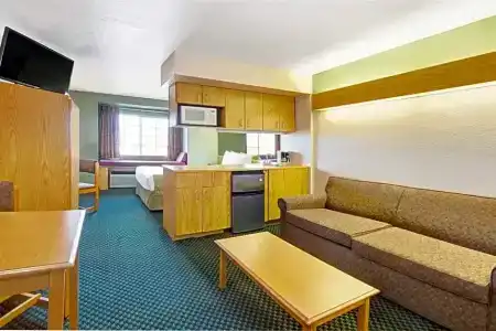 Microtel Inn & Suites by Wyndham West - 32