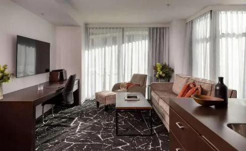 Rydges - 82