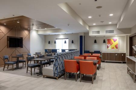 Holiday Inn Express & Suites West - 34