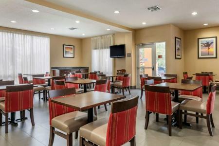 Comfort Suites Orlando Airport - 31