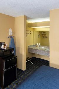 Shelby Inn - 11