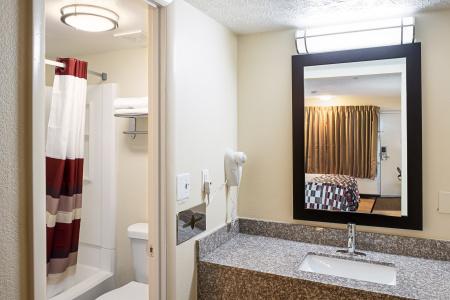 Red Roof Inn Indianapolis East - 9