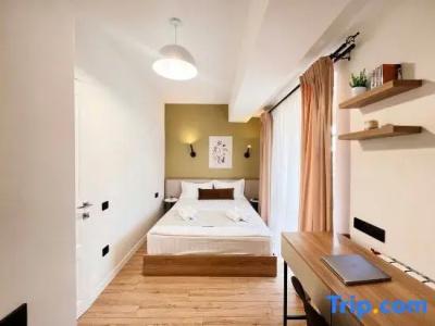 Motives Inn - 122