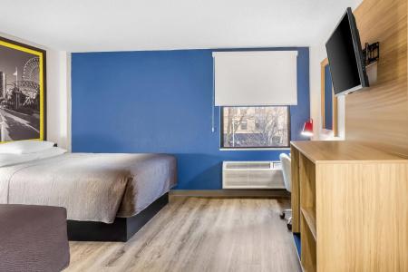 Super 8 by Wyndham Chicago IL - 3