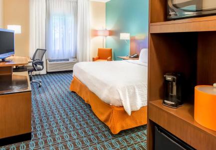Fairfield Inn & Suites - 4