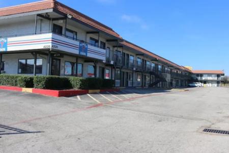 Super 7 Inn-Southwest - 8