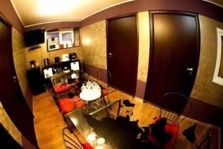 Four Rooms Hostel - 16