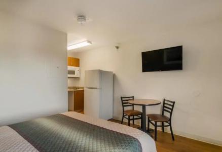 HomeTowne Studios by Red Roof Denver - Glendale/ Cherry Creek - 26