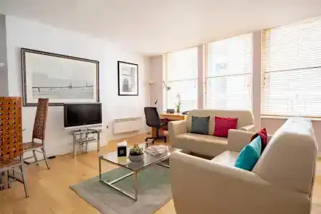 196 Bishopsgate - 10