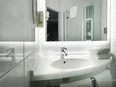 ibis Locarno - 75