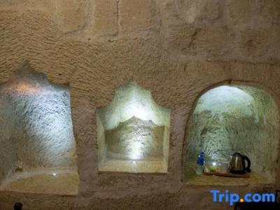 Caravanserai Cave - 298