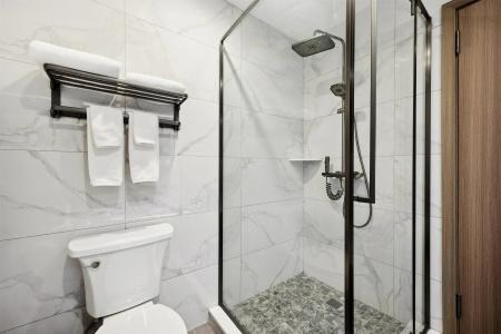 Ramada by Wyndham Flushing - 8