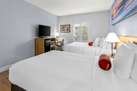 Days Inn & Suites by Wyndham - 83