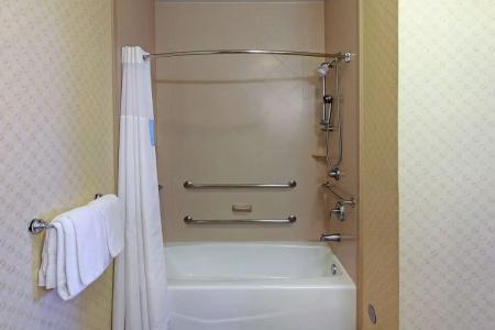 Hampton Inn & Suites West - 66