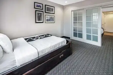 La Quinta by Wyndham Anaheim - 4
