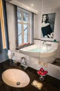Canalside House - Luxury - 8