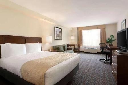 Days Inn by Wyndham Airport - 20