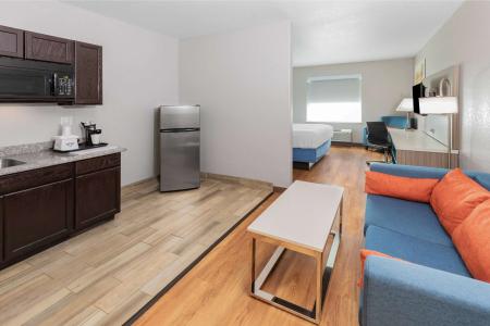 Days Inn & Suites By Wyndham San Antonio Near At&t Center - 16