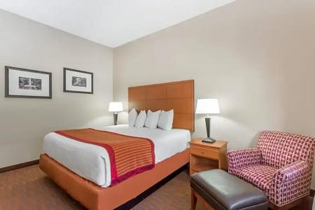 Baymont by Wyndham Savannah/Garden City - 25