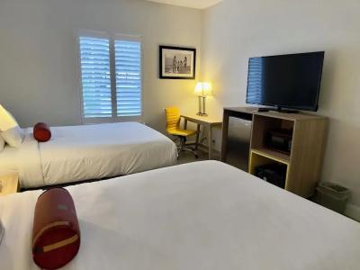 Days Inn & Suites by Wyndham - 77