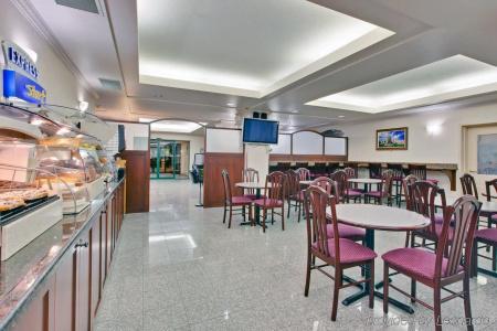 Rodeway Inn & Suites - 24
