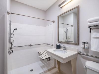 Fairfield Inn West - 9