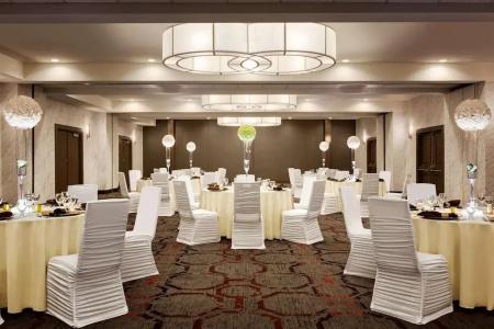 Doubletree by Hilton Airport, ON - 36