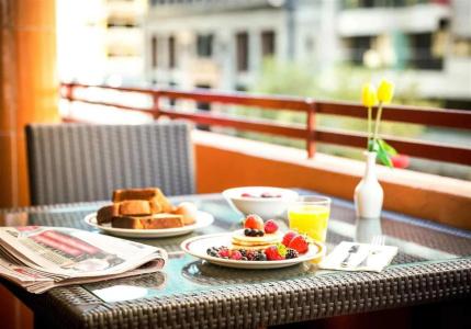 ibis World Square - 9