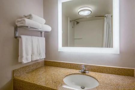 Holiday Inn Express-Central - 4