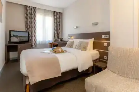 Kyriad Avignon - Palais des Papes - 79