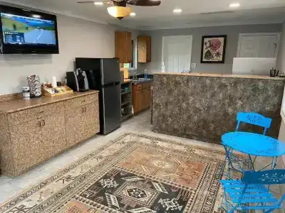 Savannah Inn and Suites - 10
