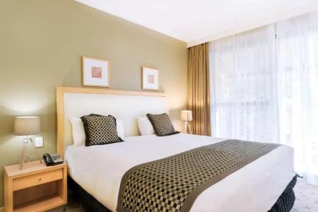 Rydges - 79