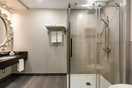 Empire Suites - 36