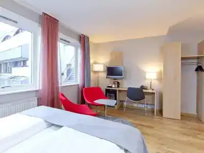 Thon Lillestrøm - 4