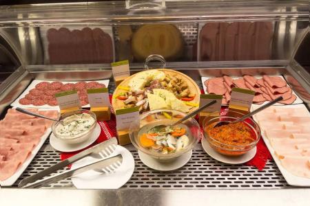 DoubleTree by Hilton Bucharest Unirii Square - 13
