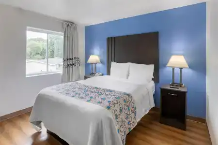 SureStay Plus by Best Western East - 22