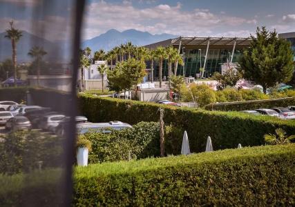 Airport Garden - 22