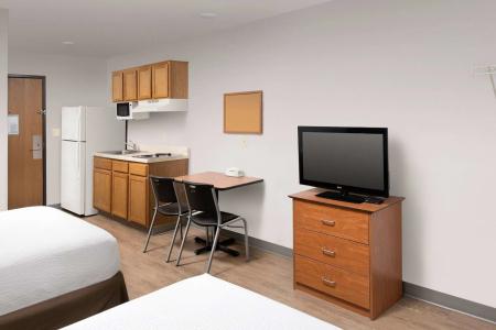 WoodSpring Suites - 4
