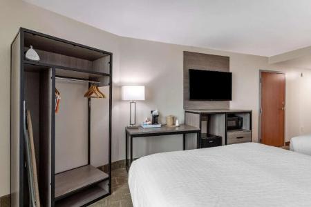 Clarion Pointe Galveston Seawall - 31