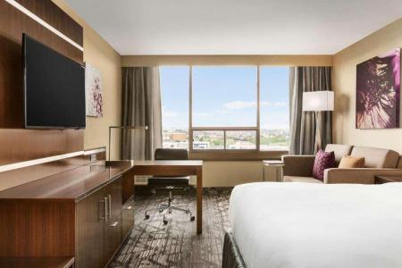 Doubletree by Hilton Airport, ON - 41