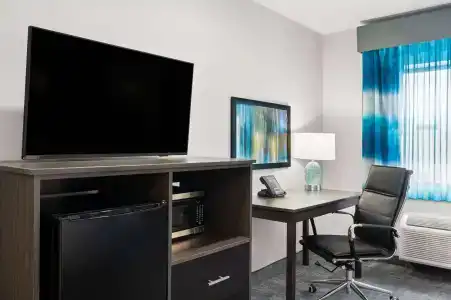 La Quinta Inn by Wyndham Indianapolis Airport Executive Dr - 5