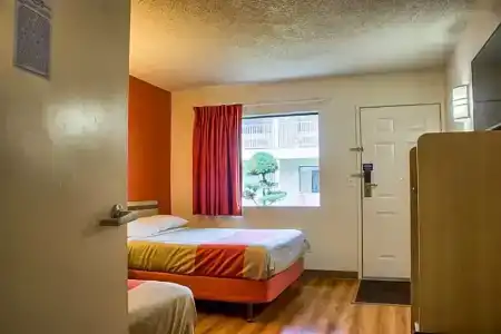 6-Seattle, WA - South - 32