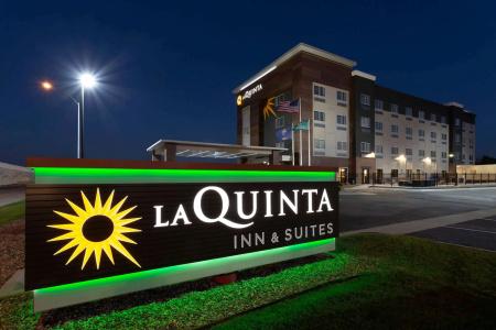 La Quinta by Wyndham Airport - 46