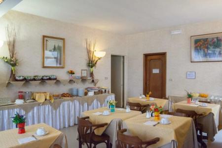 Auto Park Con Ristorante Interno e Grande Parcheggio Gratuito - 21