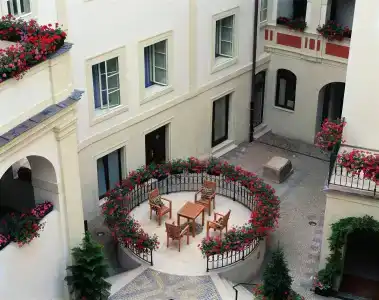 Iron Gate & Suites - 18